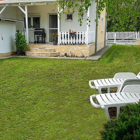 Holiday Home Balatonszárszó Exterior foto